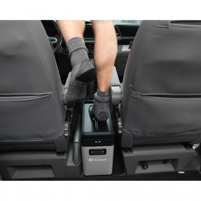 De koelbox kan worden gebruikt als kruk en kan een maximale belasting van 125 kg dragen.