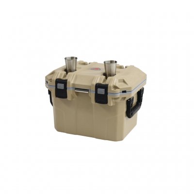 Four cup holders on the lid