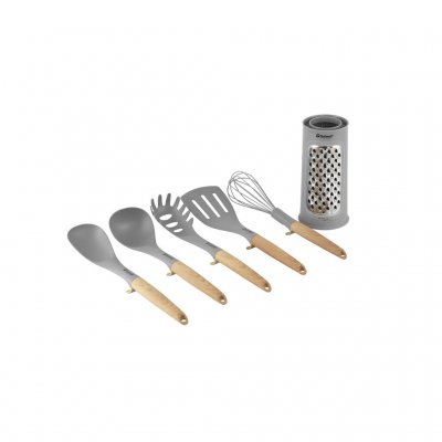 Een compact keukenset met handvatten in houtlook.