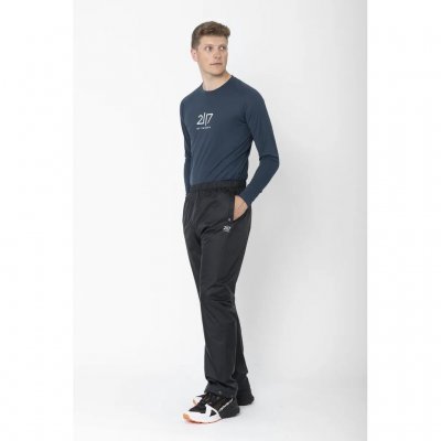 De broek heeft een ademende meshvoering voor extra comfort bij langdurig gebruik.