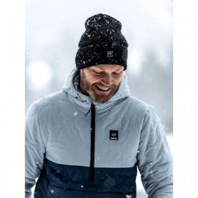 Mjuk stickad mössa från svenska 2117.