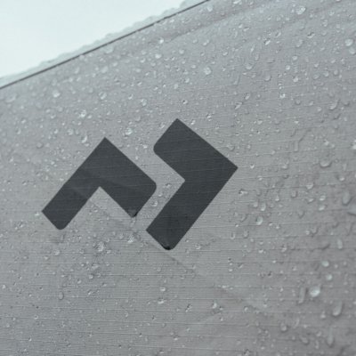 Hoogwaardig tentdoek dat eenvoudig te hanteren is en een zeer laag gewicht heeft.