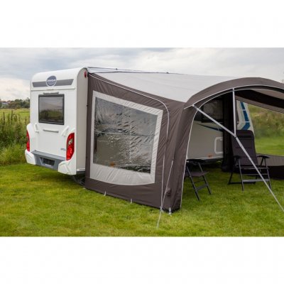 De zijwanden bieden bescherming tegen zon, regen en wind.