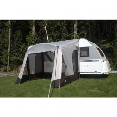 Dörren fram på förtältet gå enkelt att öppna upp varma dagar.