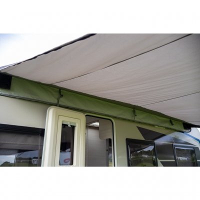 Sky Link 400 gemonteerd en de opbergtas zichtbaar – een praktische oplossing die het eenvoudig maakt om het schuifdak op te roll