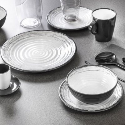 Beautiful tableware set made of high-quality melamine at an entry-level price.