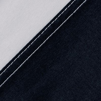 Het doek is sterk maar licht. Het Weathershield™ Pro-materiaal is beproefd in verschillende omgevingen.