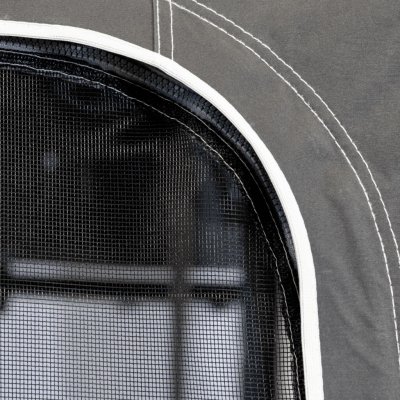 Het muskietennet wordt bevestigd met ritsen en zorgt voor ventilatie van de voortent.