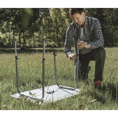 Easy Camp Alder campingtafel klap je in slechts enkele seconden uit en weer in.