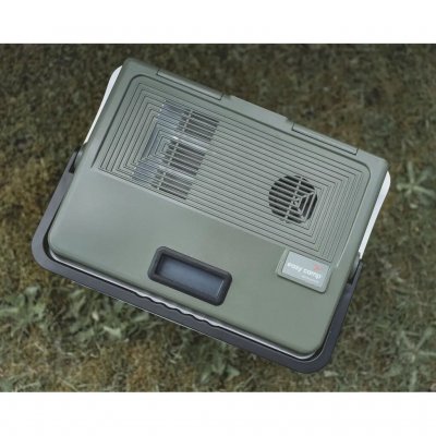 Veelzijdige koelbox die zowel kan koelen als verwarmen.