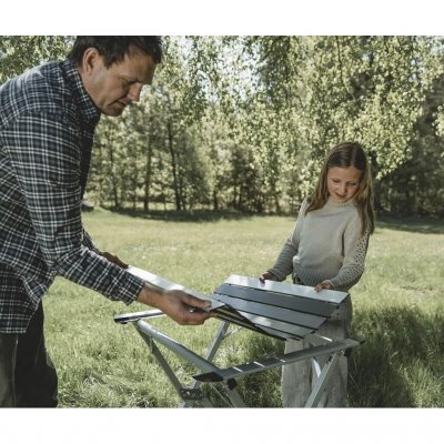 Een ruime tafel die geschikt is voor kleine gezinnen tot 4 personen.