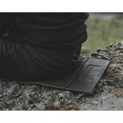 Het EVA zitkussen biedt isolatie en basiscomfort.