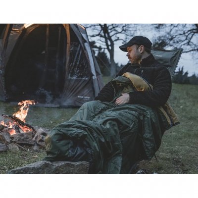 Lichte en veelzijdige deken die perfect is voor gezellige avonden bij het kampvuur.