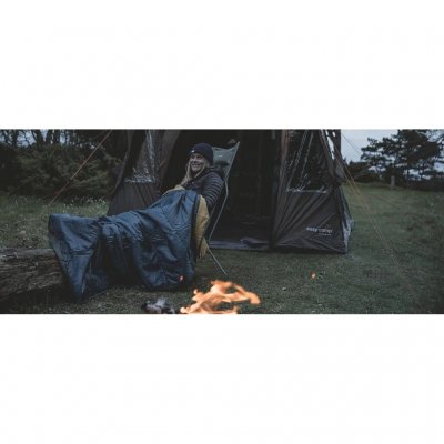 Lichte en veelzijdige deken die perfect is voor gezellige avonden bij het kampvuur.