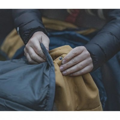 Sluitbaar voeteneinde met knopen zorgt voor extra warmte tijdens koude nachten.