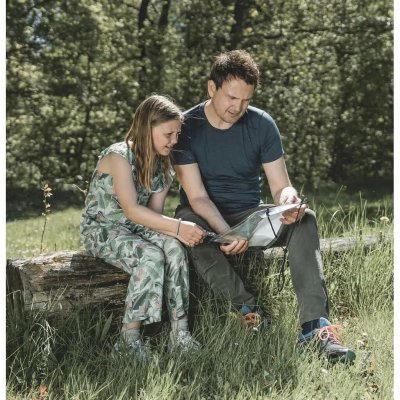 Waterdichte kaarthoes die de kaart beschermt.