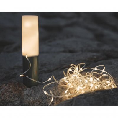 De lantaarn bevat een lichtsnoer.