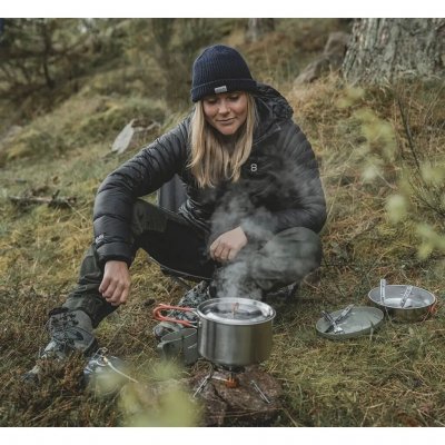 Een set met alles wat nodig is voor eenvoudig koken in de buitenlucht.