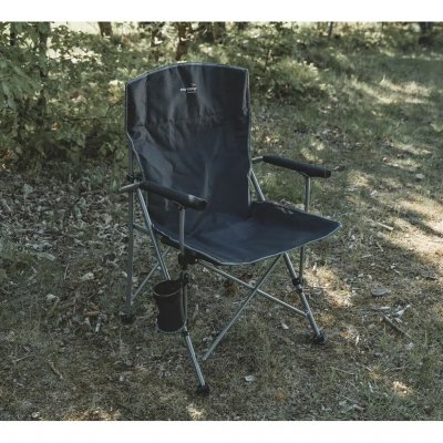 Easy Camp Oak is een compact in te pakken campingstoel met robuust stalen frame, gewatteerde armleuningen en bekerhouder.