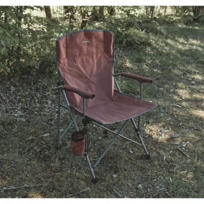 Easy Camp Oak is een compact in te pakken campingstoel met robuust stalen frame, gewatteerde armleuningen en bekerhouder.