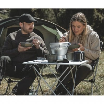 Stormkoker en gasbrander voor koken in de buitenlucht.