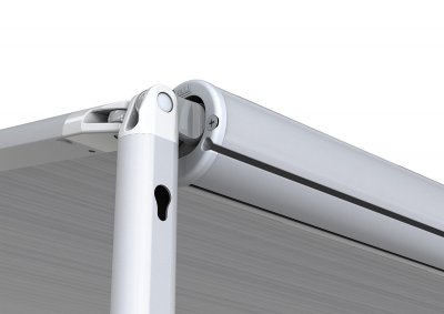 The double rail on the front allows the installation of two front panels