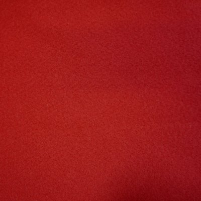 Filtmatta i rubinröd