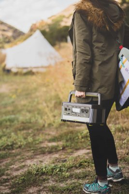 Goal Zero Yeti 500X is easy to carry around on the field