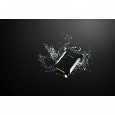 IP67 klassning. Klarar av 30 minuter i 1 meter djupt vatten