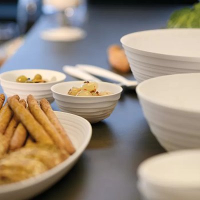 Small bowls that are suitable for both everyday and party, made in Italy.