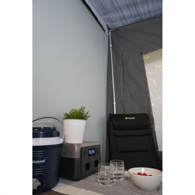 An extra leg keeps the awning side wall in place against the caravan.