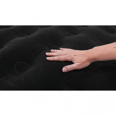 De zachte velours bovenzijde maakt het zeer comfortabel om op te slapen.