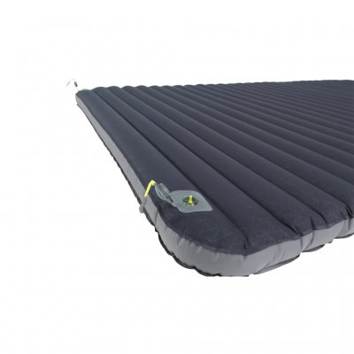 Dubbele ventielen zorgen ervoor dat de slaapmat snel en eenvoudig opblaast.