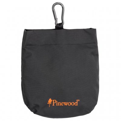Wind and waterproof dog treat bag from Pinewood. Easy to wash off and holds 0.8L.