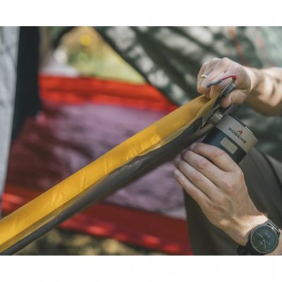 Opblaasbare slaapmat voor trektochten, jacht- en vistrips of andere activiteiten die een laag gewicht en duurzame materialen ver