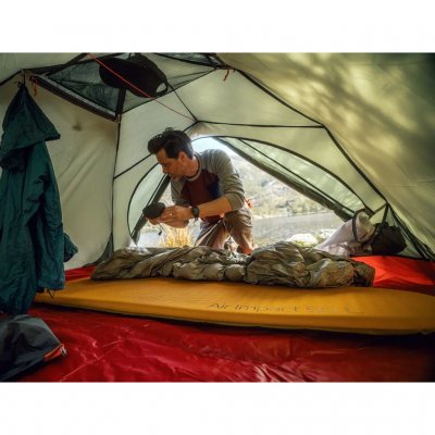 Opblaasbare slaapmat voor trektochten, jacht- en vistrips of andere activiteiten die een laag gewicht en betrouwbare duurzaamhei