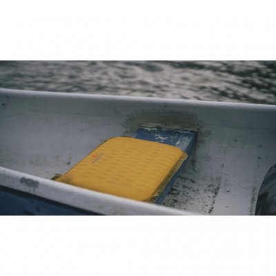 Met een dikte van 3,8 cm wanneer opgeblazen, is dit zitkussen comfortabel en houdt het de warmte vast.