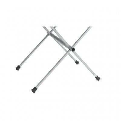 De tafel heeft een stalen frame