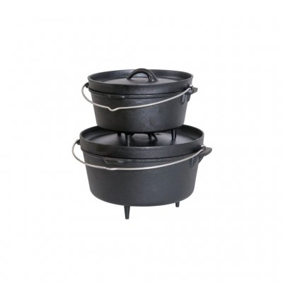 Gietijzeren pan die gebruikt kan worden boven open vuur of in de oven.