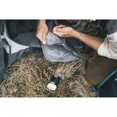 De luchtbedpomp is perfect voor het oppompen van slaapmatten, luchtbedden of opblaasbare meubels.