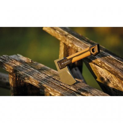 Kleinere wildernessbijl van Robens, perfect voor wandeltochten.