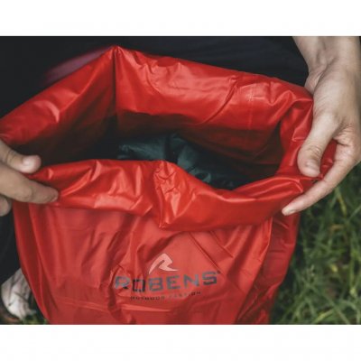 De Robens Dry Bag 20L heeft een rolsluiting.