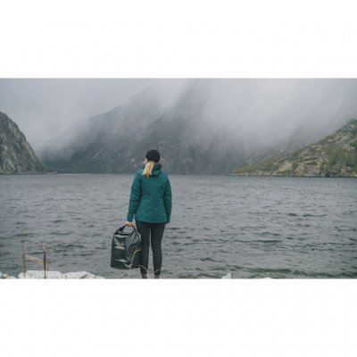 100% waterdichte opbergzak met volledig gelaste constructie en vierkante bodem.