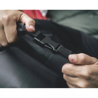 Drybag gemaakt van slijtvast nylon met rolsluiting. Houdt de inhoud droog en schoon.