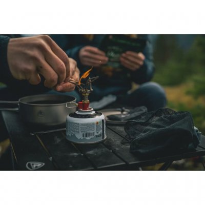 Robens Fire Midge gaskooktoestel van titanium dat direct op de gascartouche wordt gemonteerd.