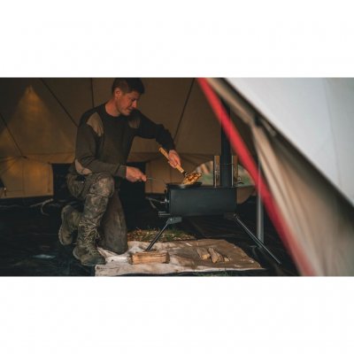 Spatel ontworpen voor koken boven open vuur, met een extra lange handgreep om tegen de hitte te beschermen.