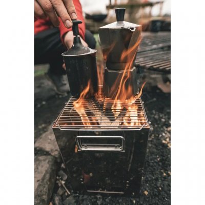 Buitenkooktoestel voor hout, takken of andere brandstoffen direct uit de natuur.