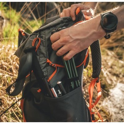 Extreem compact opvouwbare kruk – neemt zeer weinig ruimte in de bagage in.