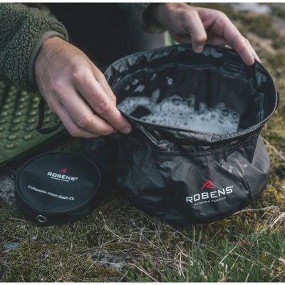 De bak heeft een inhoud van 10 liter en een stevige bodem en sterke handgrepen om hem te dragen.