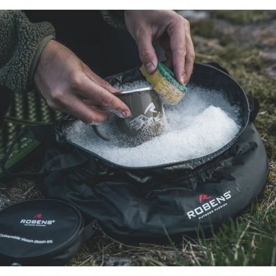 Bak die bijvoorbeeld kan worden gebruikt om af te wassen of om water te dragen.